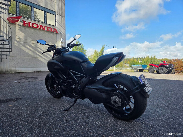 Moottoripyörä Ducati Diavel 2015 26888926