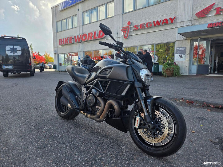 Moottoripyörä Ducati Diavel 2015 26888930