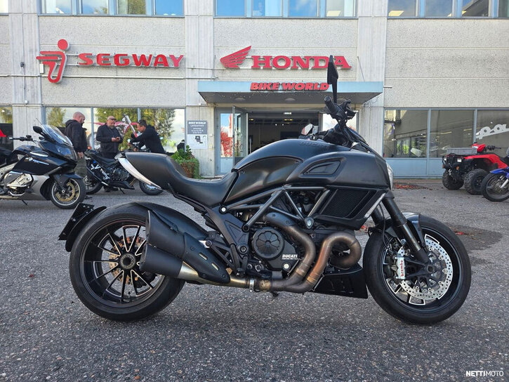 Moottoripyörä Ducati Diavel 2015 26888932