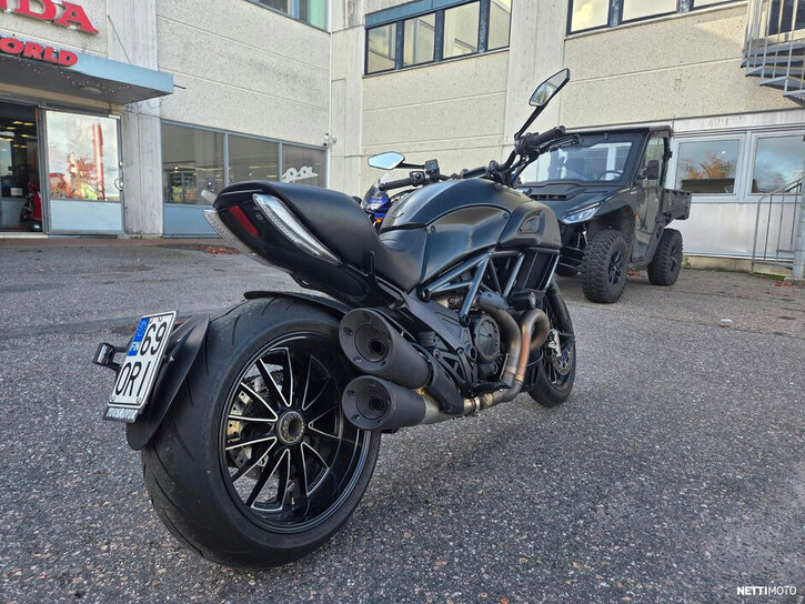 Moottoripyörä Ducati Diavel 2015 26888934