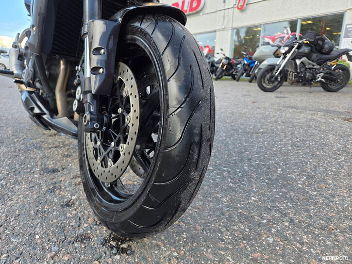 Moottoripyörä Yamaha FZ1-N 2011 26890898