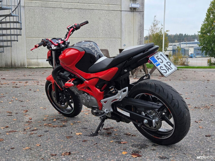 Moottoripyörä Suzuki SFV 650 Gladius 2010 27051303