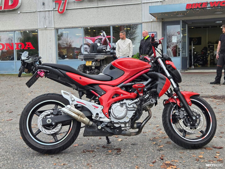 Moottoripyörä Suzuki SFV 650 Gladius 2010 27051308