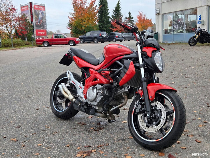 Moottoripyörä Suzuki SFV 650 Gladius 2010 27051311