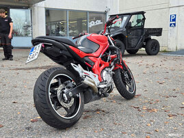 Moottoripyörä Suzuki SFV 650 Gladius 2010 27051312