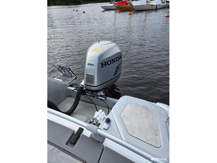 Moottorivene Buster Magnum 2006 3389653