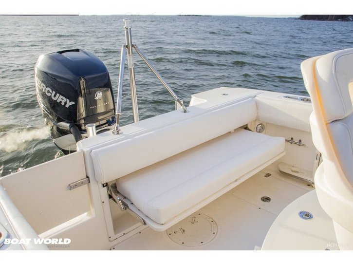 Moottorivene Boston Whaler 220 Outrage 2011 2675729