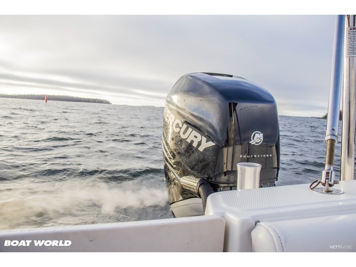 Moottorivene Boston Whaler 220 Outrage 2011 2675730