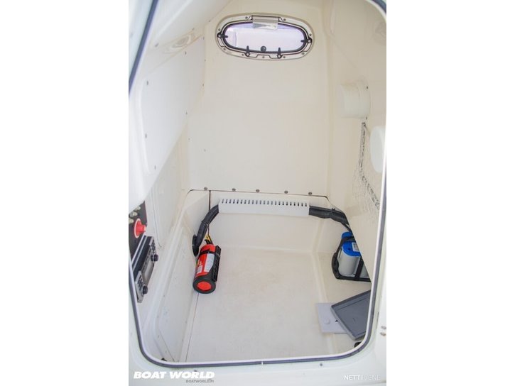 Moottorivene Boston Whaler 220 Outrage 2011 2675735
