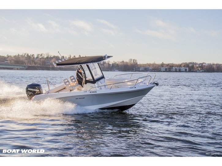 Moottorivene Boston Whaler 220 Outrage 2011 2675738