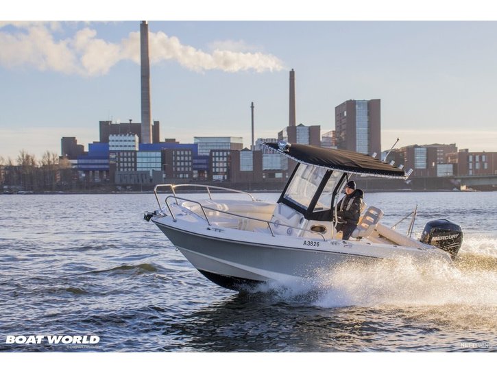 Moottorivene Boston Whaler 220 Outrage 2011 2675740