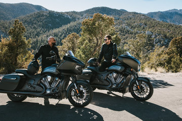 2025-na-imc-chieftain-powerplus-darkhorse-indian-challenger-black-smoke-lifestyle-11-127