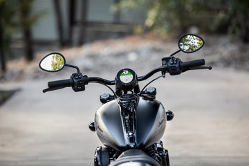 2026-ind-chiefdarkhorse-blacksmoke-detail-5-round-3