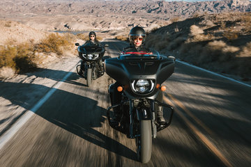 2026-na-imc-chieftain-powerplus-darkhorse-indian-challenger-black-smoke-riding-12-111