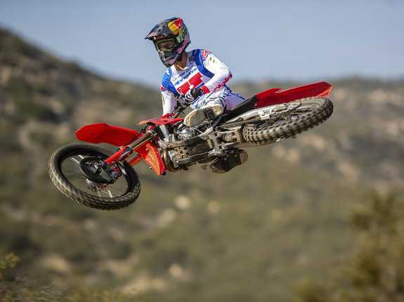 _24YM-CRF250R-R292R-Extre-Red-11