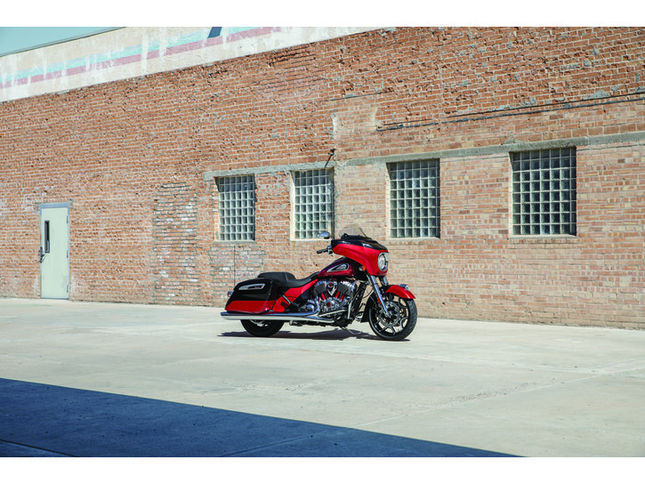 Väri: Thunder Black Vivid Crystal / Wildfire Red Candy