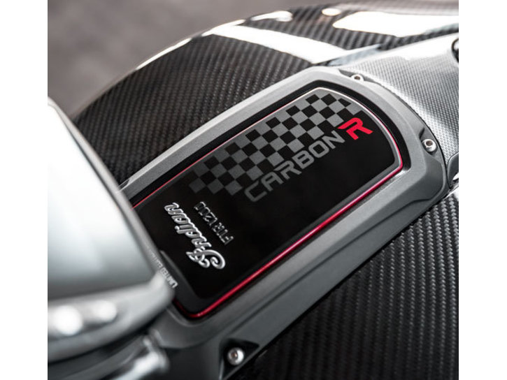 Väri: Carbon Fiber
