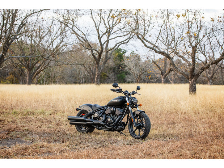 Väri: 2022 Indian Chief Dark Horse