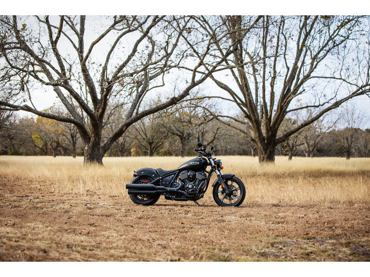 Väri: 2022 Indian Chief Dark Horse