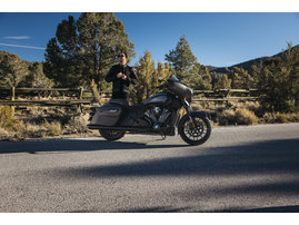 2025-na-imc-chieftain-powerplus-darkhorse-black-smoke-lifestyle-8-141