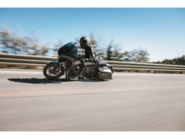 2025-na-imc-chieftain-powerplus-darkhorse-black-smoke-riding-154