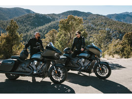 2025-na-imc-chieftain-powerplus-darkhorse-indian-challenger-black-smoke-lifestyle-11-127