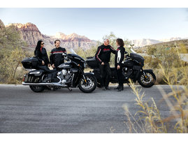 2026-na-imc-pga-roadmaster-powerplus-dark-horse-black-smoke-limited-black-metallic-lifestyle-194_1