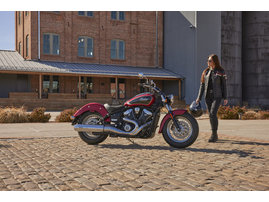 2026-na-imc-scout-classic-sunset-red-metallic-lifestyle-10