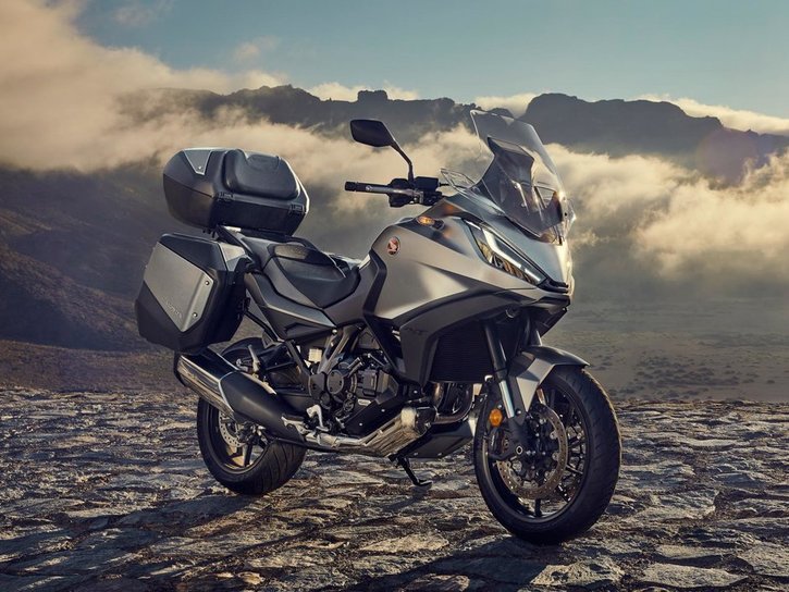 Väri: Mat Iridium Gray Metallic