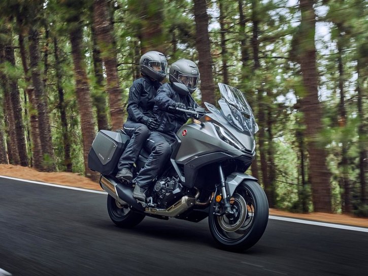 Väri: Mat Warm Ash Metallic