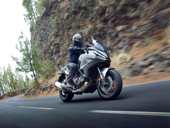 Väri: Mat Warm Ash Metallic