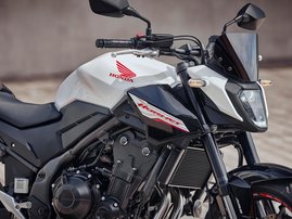 24YM CB500 HORNET PEARL HIMALAYAS WHITE 12