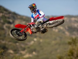 24YM-CRF250R-R292R-Extre-Red-11