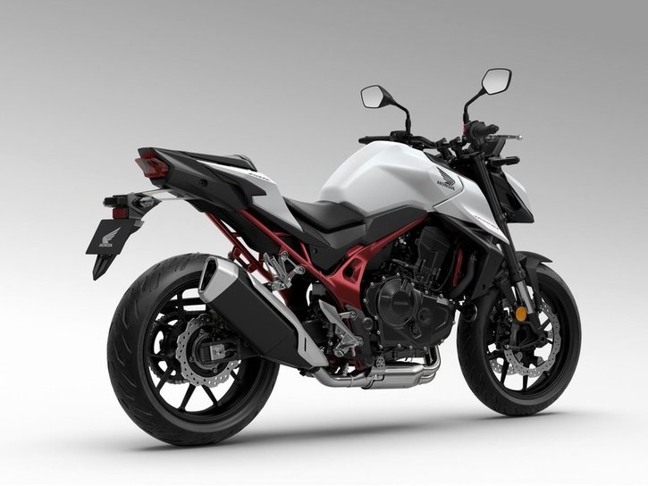 Väri: Mat Ballistic Black Metallic