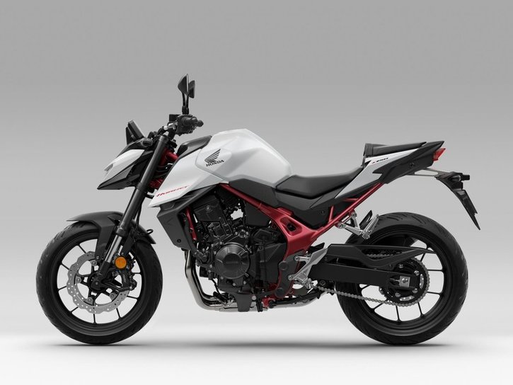 Väri: Mat Ballistic Black Metallic