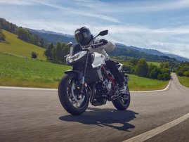 25YM CB750 Hornet Mat Pearl Glare White RHS 019