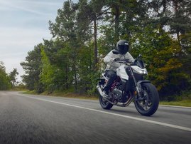 25YM CB750 Hornet Mat Pearl Glare White RHS 021