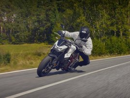 25YM CB750 Hornet Mat Pearl Glare White RHS 022