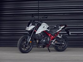 25YM CB750 Hornet Mat Pearl Glare White RHS 026