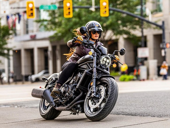 Väri: Pearl Hawkseye Blue