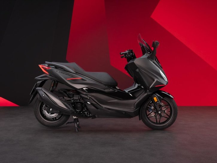 Väri: Mat Cynos Gray Metallic