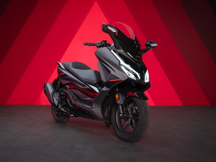 Väri: Mat Cynos Gray Metallic