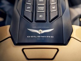 25YM GL1800 Gold Wing Tour 50th Anniversary DCT Airbag YR387N Eternal Gold 13