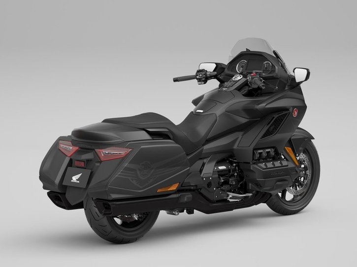 Väri: Black Ballistic Metallic