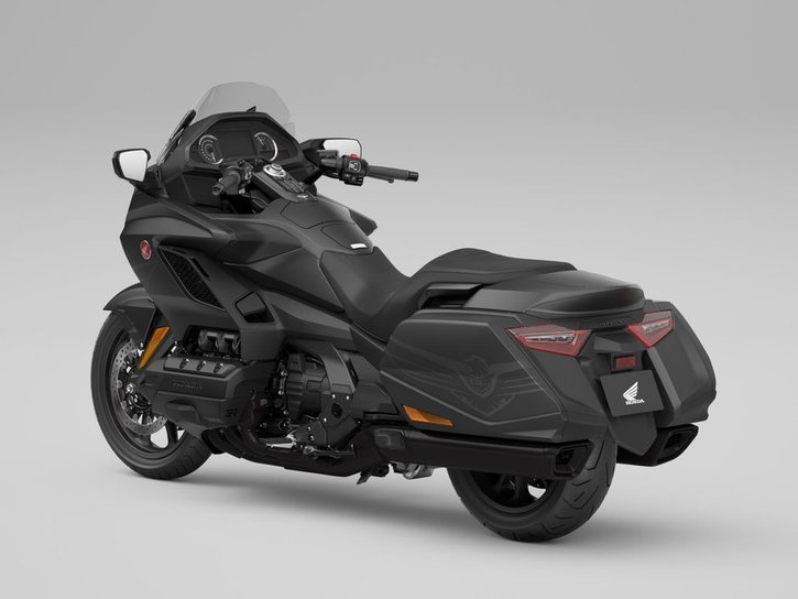 Väri: Black Ballistic Metallic