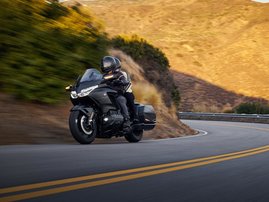 25YM GL1800 Gold Wing 50th Anniversary DCT NHA86 Black Ballistic Metallic 13