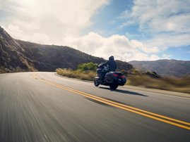 25YM GL1800 Gold Wing 50th Anniversary DCT NHA86 Black Ballistic Metallic 18