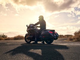 25YM GL1800 Gold Wing 50th Anniversary DCT NHA86 Black Ballistic Metallic 20