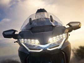 25YM GL1800 Gold Wing 50th Anniversary DCT NHA86 Black Ballistic Metallic 22