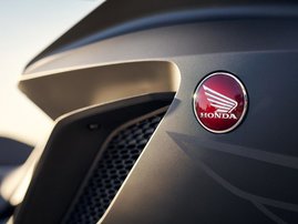 25YM GL1800 Gold Wing 50th Anniversary DCT NHA86 Black Ballistic Metallic 31